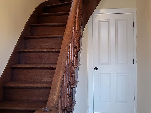 3rd image of 1233 W Jefferson Blvd #1