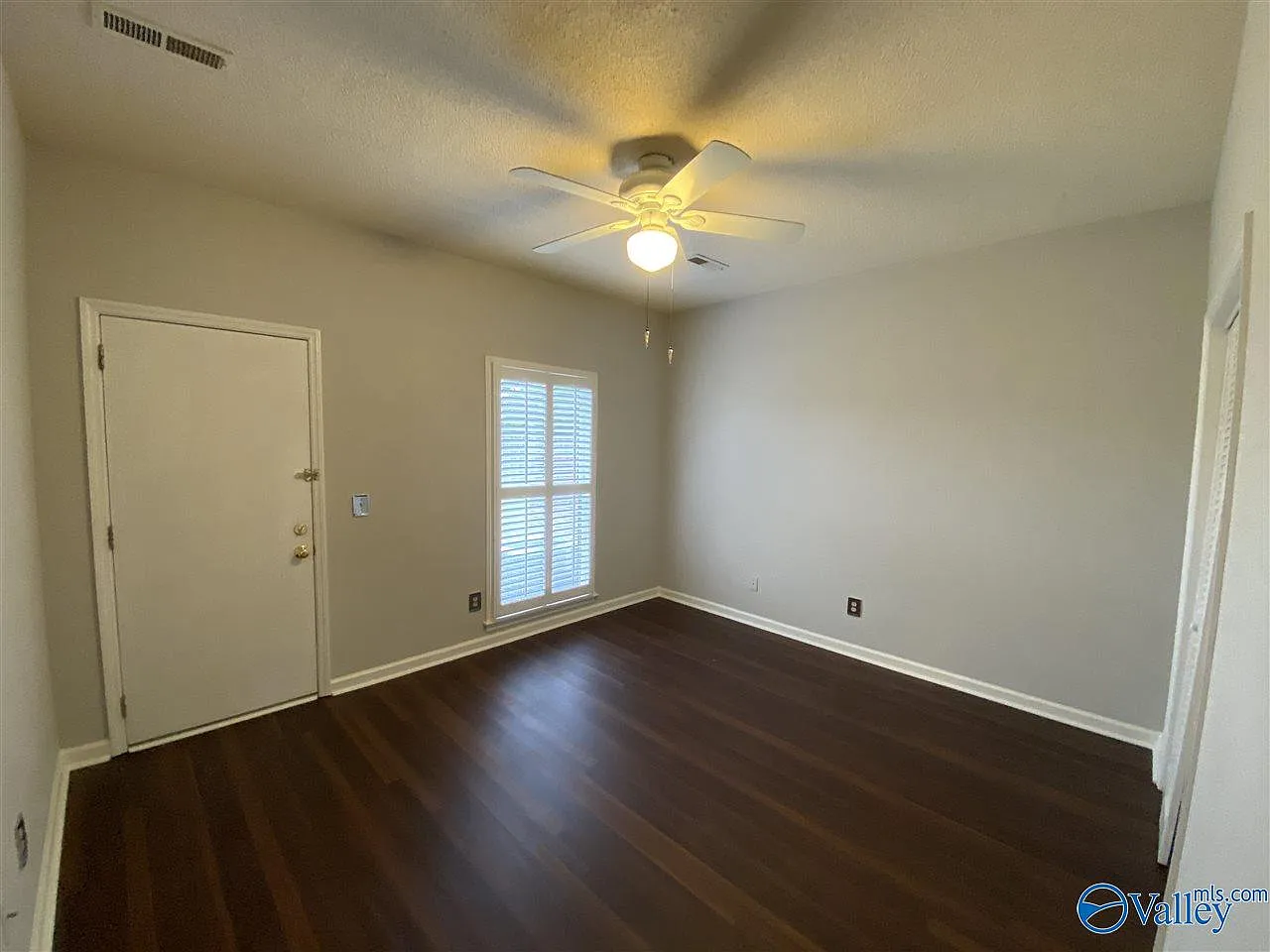 1 bed, 1.0 bath, 672 sqft, $1,095 — Photo 2