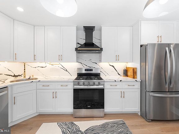 4th image of 500 Clymer St