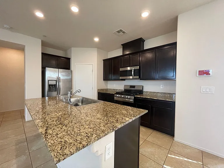 2124 Del Aqua Ave — Photo 12