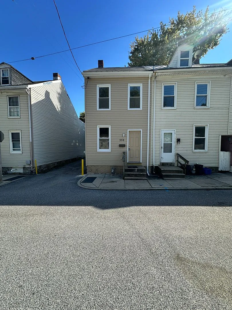 Semi-detached 3 bedroom 1 Bath House! York City SD — Photo 4