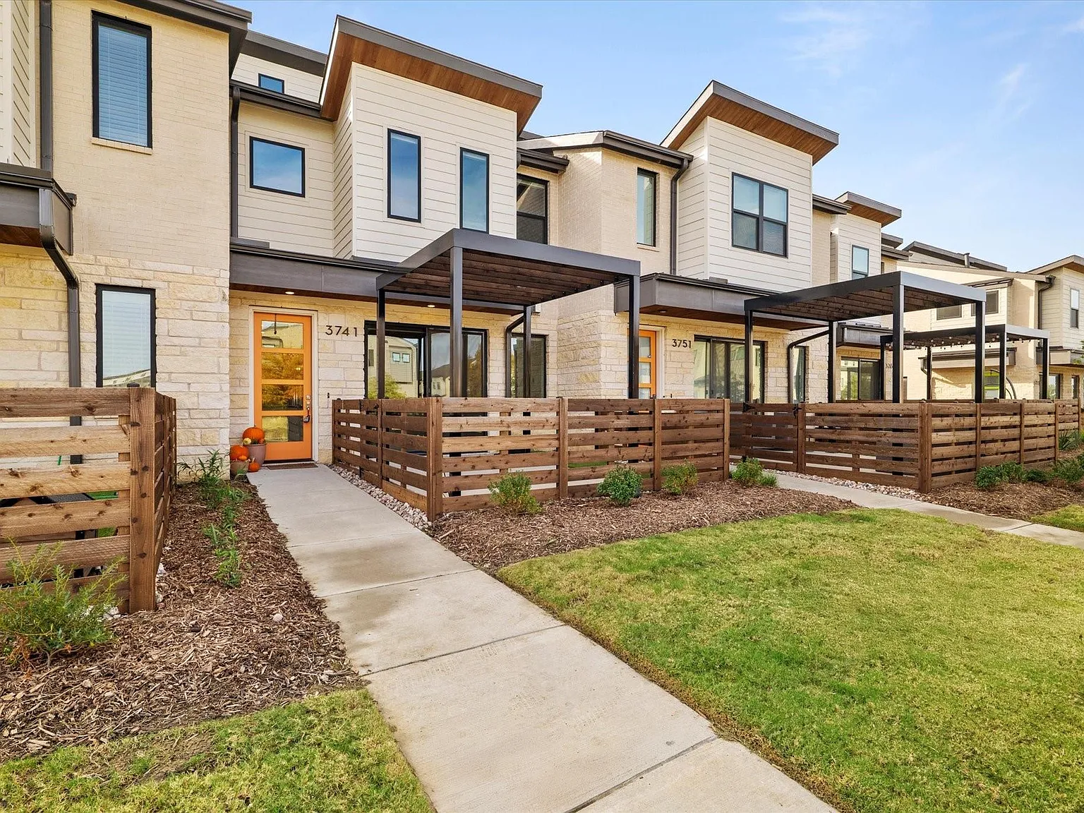2 bed, 2.5 bath, 1415 sqft, $2,475 — Photo 1