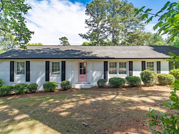 611 S 14th St, Lillington, NC 27546