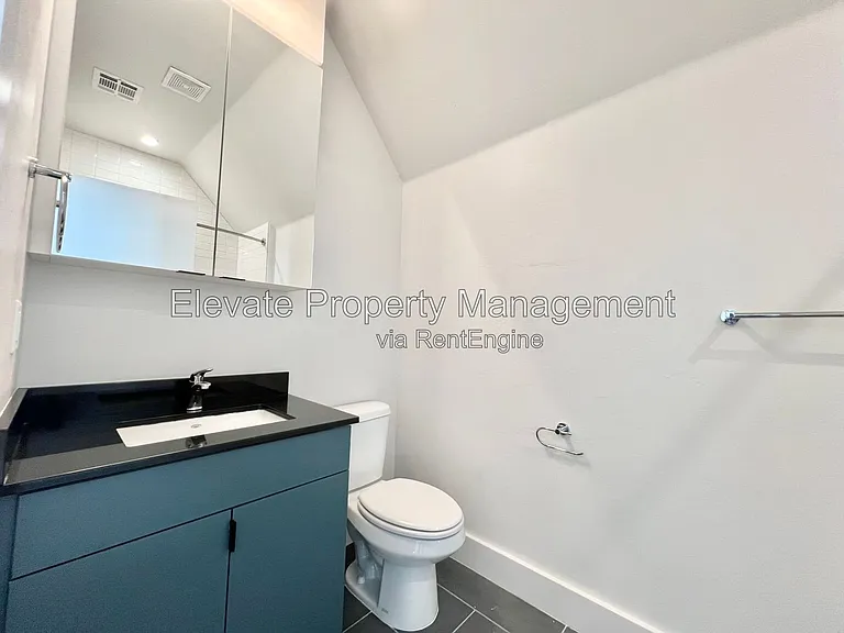 1701 NW 12th St #4 — Photo 6