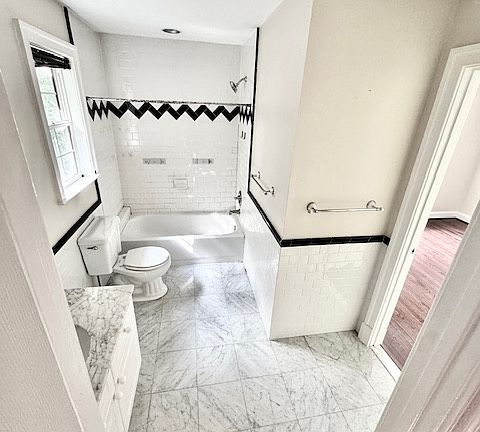 2nd image of 2781 Devonshire Garden Ct