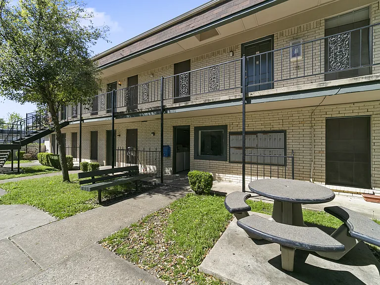 Belleview — Photo 11