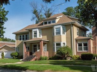 21 1st St SE, Hampton, IA 50441