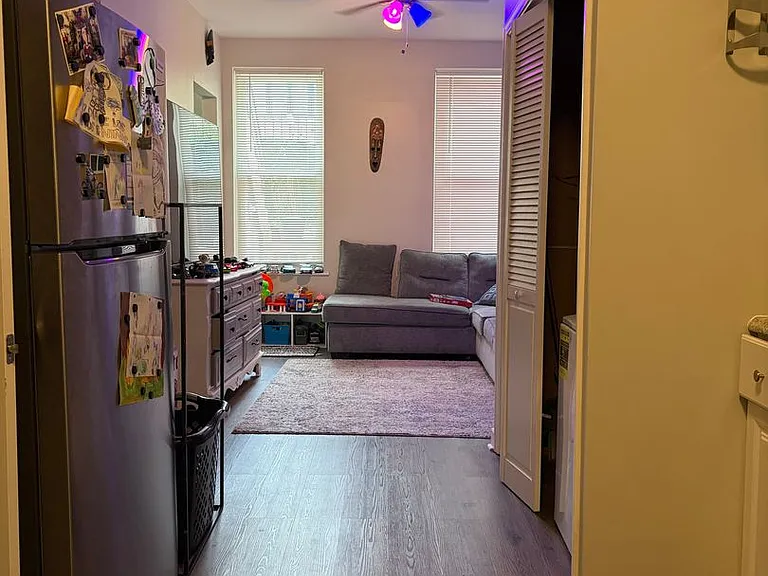 1242 N Greenview Ave — Photo 9
