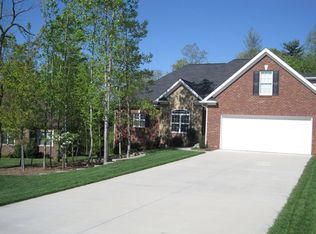 5146 Orchard Park Dr, Hickory, NC 28602