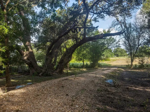 444 N Nassau Rd, Round Top, TX 78954
