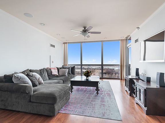 3rd image of 1841 S Calumet Ave APT 1202
