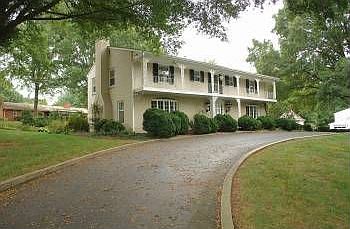 1st image of 5542 Valley Dr