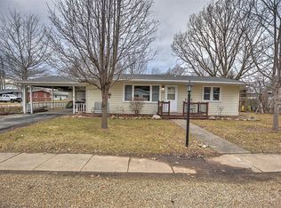 14 N Elm Dr, Bethany, IL