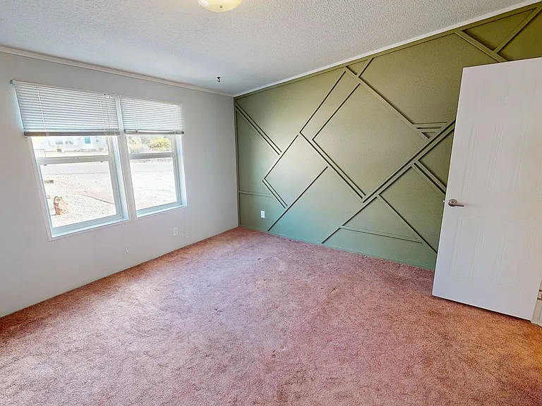 65 N McElhaney Ln — Photo 2