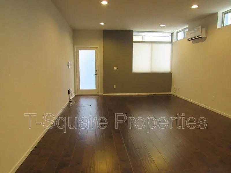 3 bed, 2.5 bath, 1580 sqft, $3,399 — Photo 2