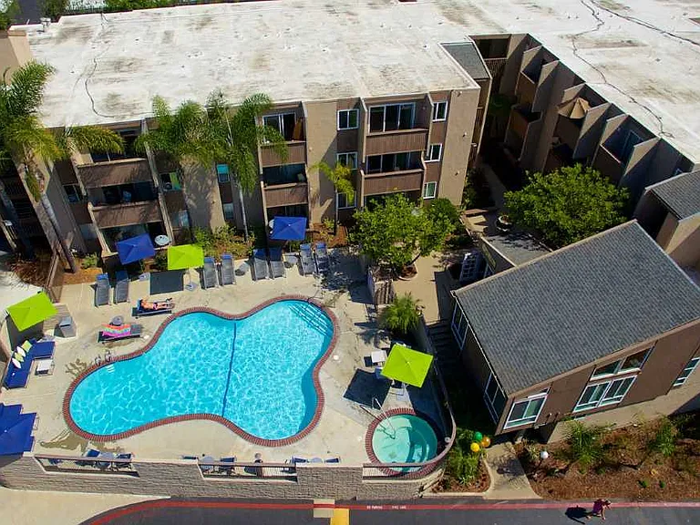 Pacific Bay Club Apartments — Photo 2