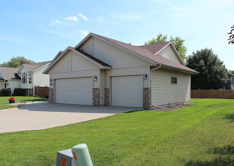 2nd image of 2926 36th Ave S