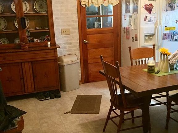 3rd image of 1010 Blossom Ln