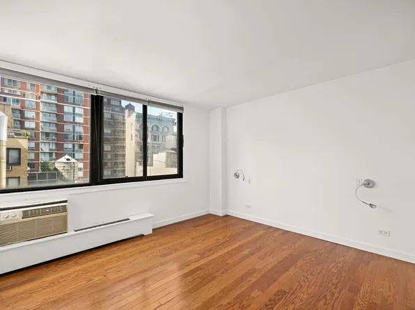 16 West 16th Street image 4 of 9