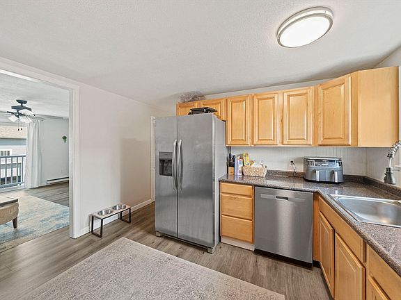 5th image of 6 Royal Dane Dr APT 27