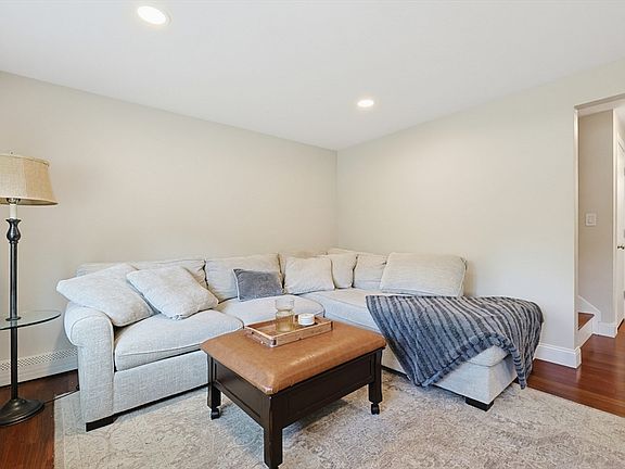 3rd image of 6 Christopher Dr APT 1