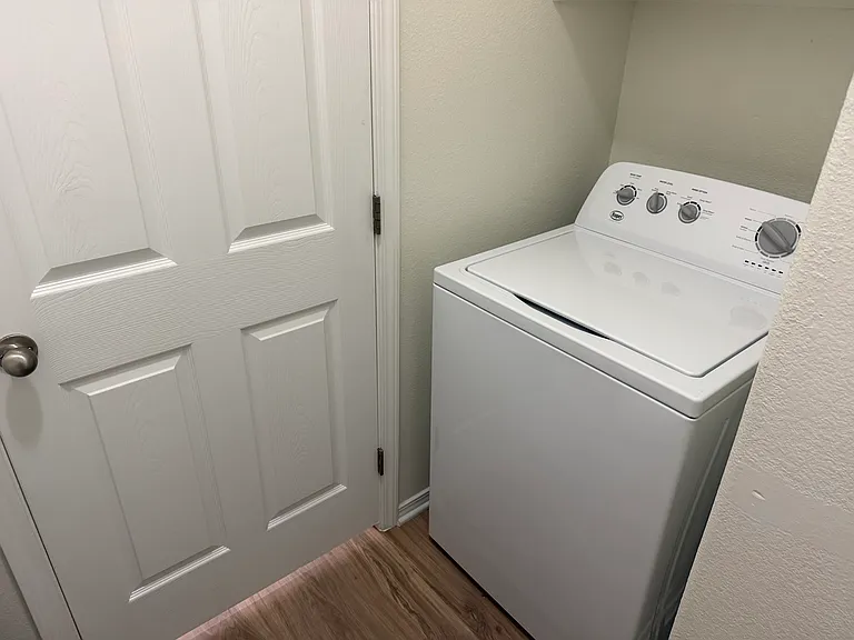 1600 Bradley Ct — Photo 12