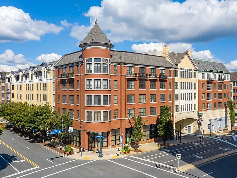 Lunette Building
