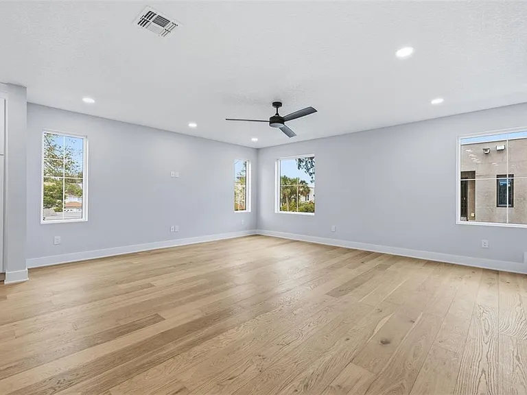4208 W Carmen St #D — Photo 16