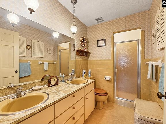 3rd image of 603 Santee Dr