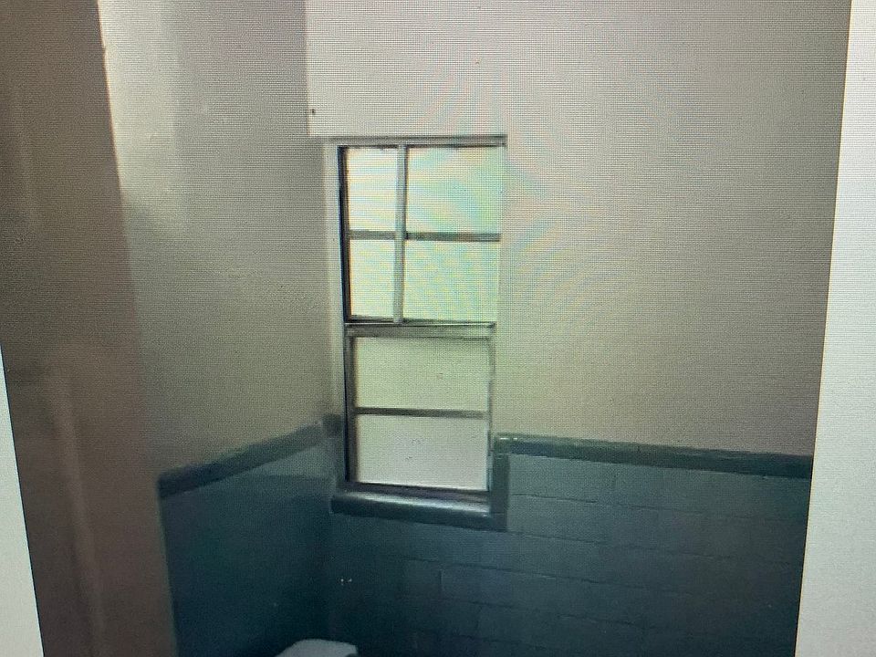 2nd image of 16 W 16th St