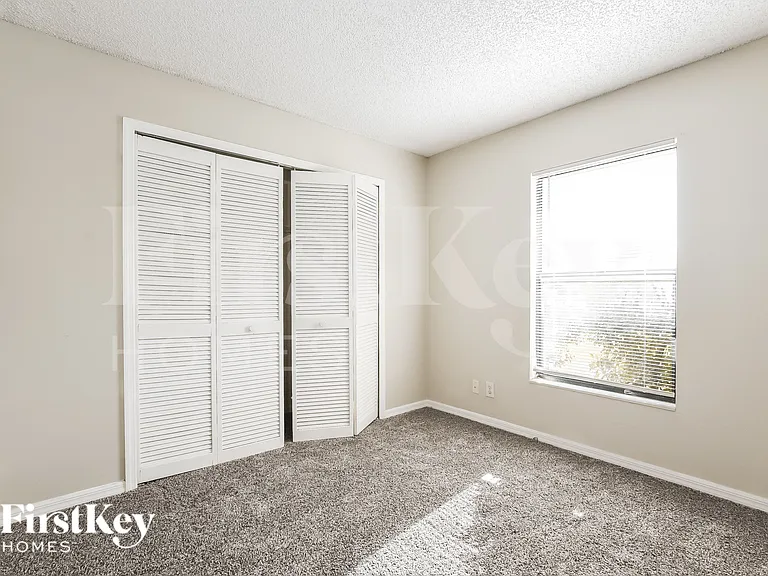 1051 Shepherd Ave — Photo 14