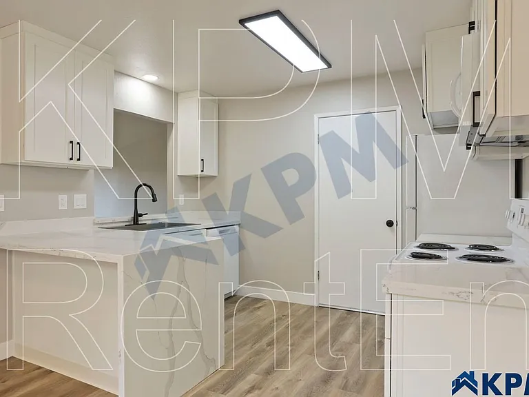 Stamford Court Apartments — Photo 5