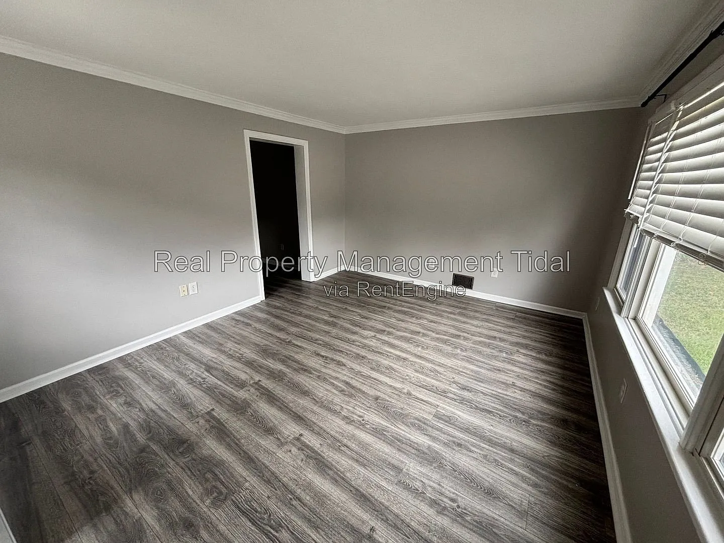 3 bed, 1.0 bath, 1118 sqft, $1,950 — Photo 2