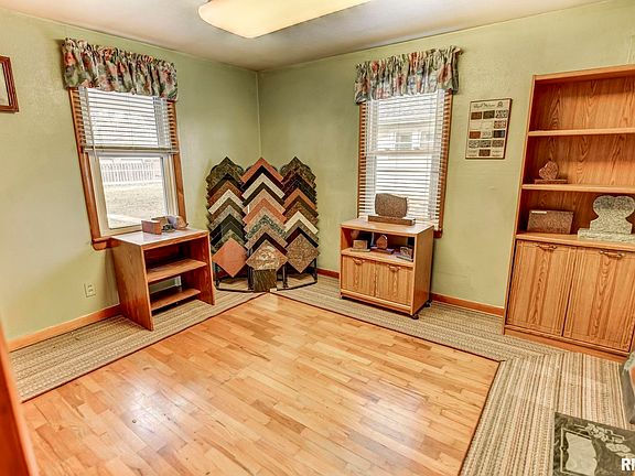 3rd image of 417 N Cheney St