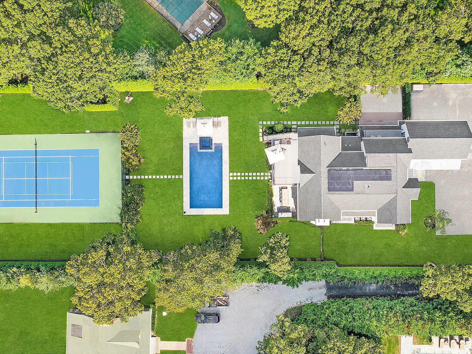 Peaceful Wellness Escape with Tennis & Pickleball on 1.3 acres — Photo 2