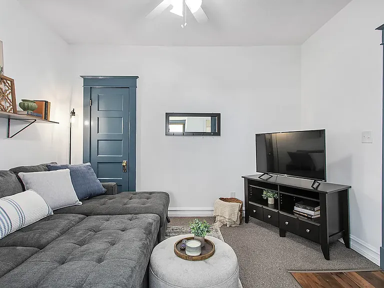 1424 W Walnut St #A — Photo 5