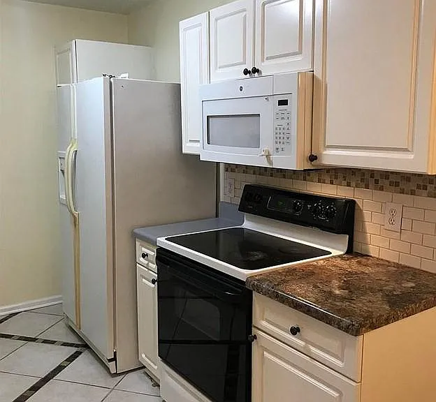 743 Coventry Ln #B7 — Photo 8