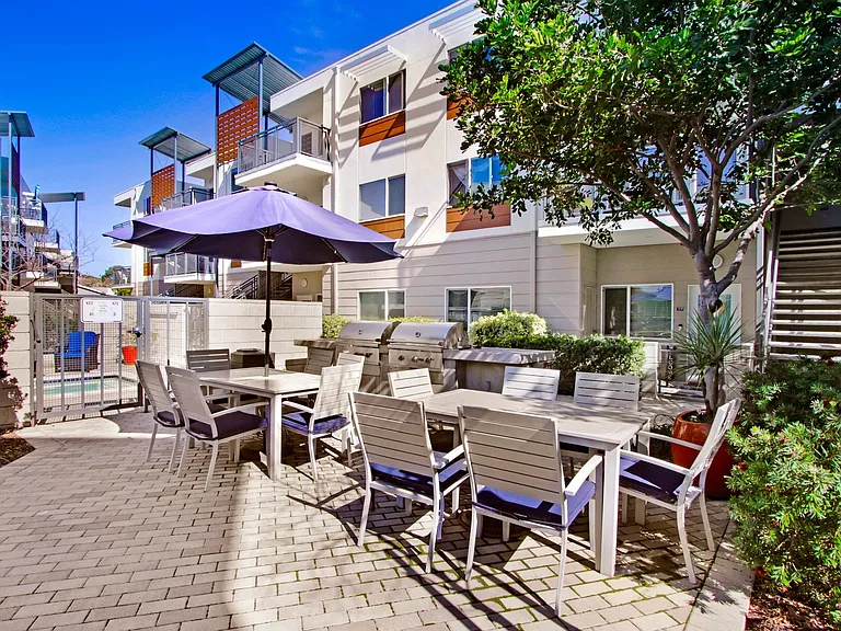 Citron Apartments — Photo 30
