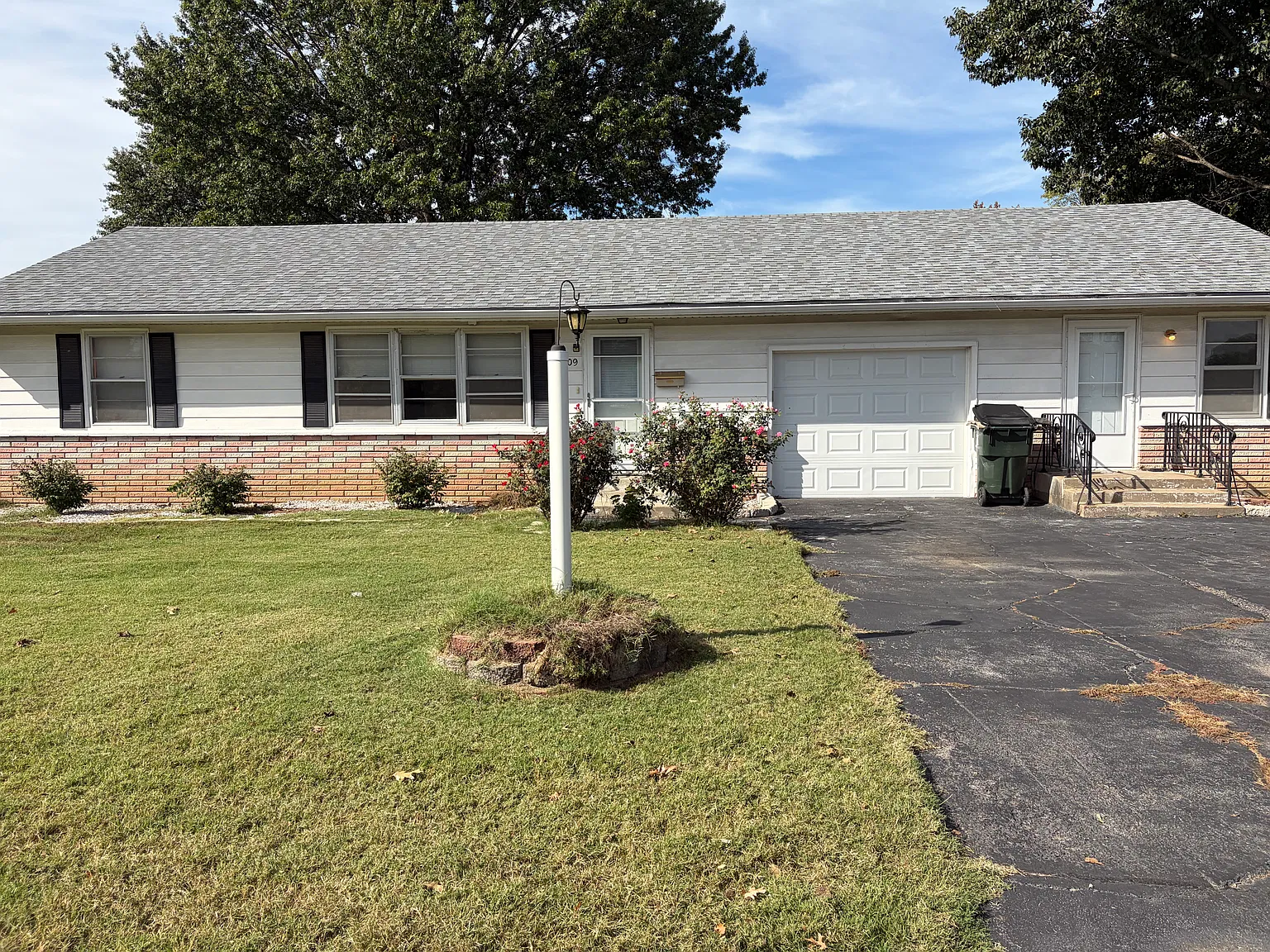 3 bed, 1900 sqft, $1,500 — Photo 1