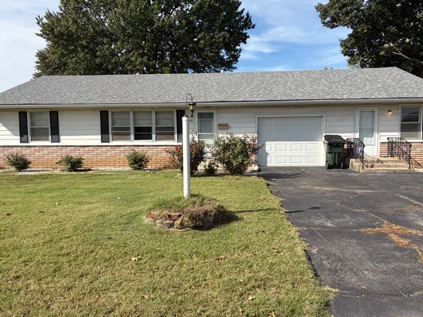 909 S Spring Park Blvd, Mount Vernon, MO 65712