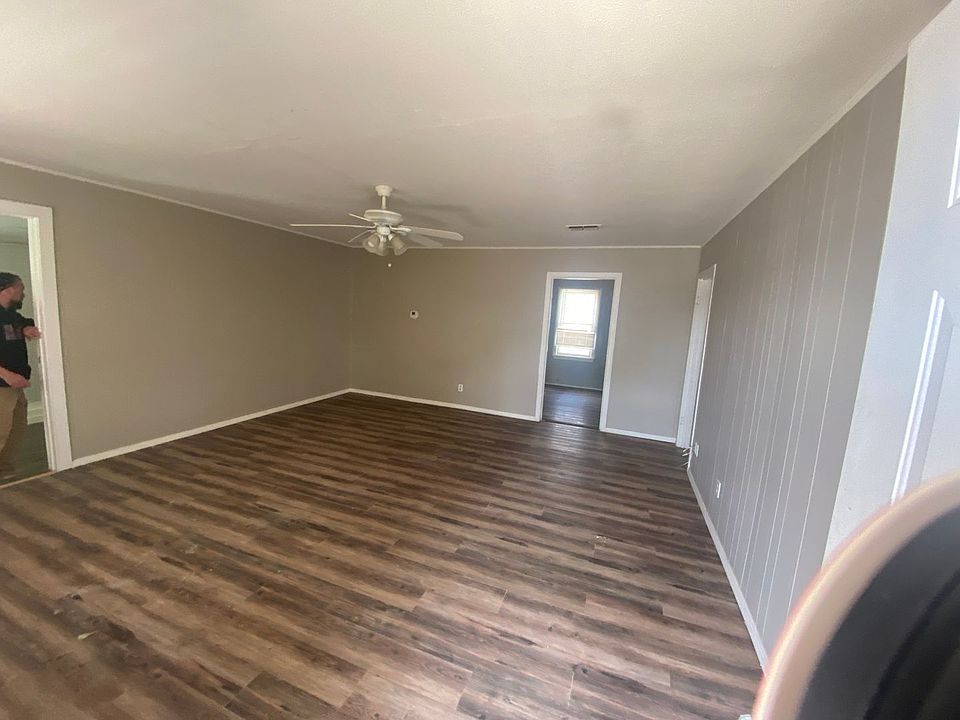 1st image of 2708 42nd St
