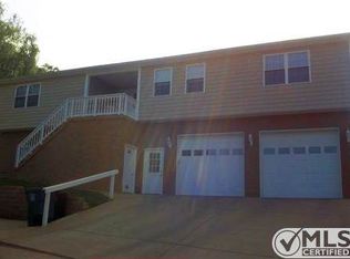 215 Debbie Ann Dr, Wheeling, WV 26003