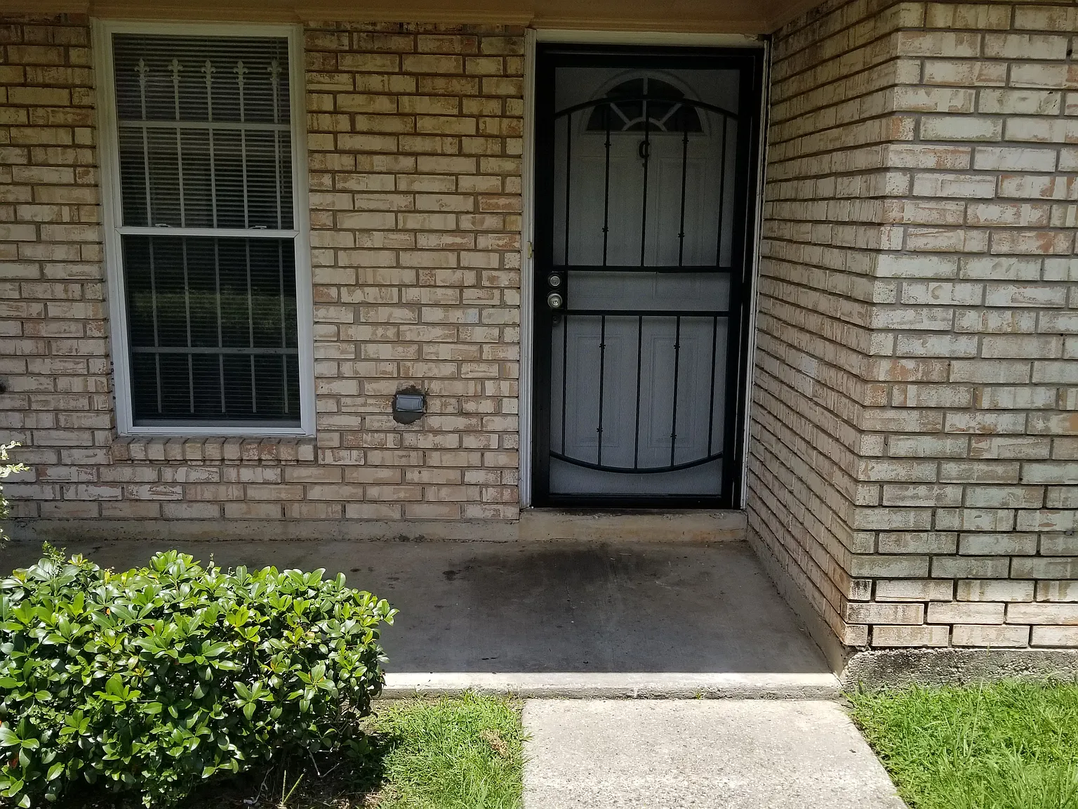 10900 Roger Dr — Photo 1