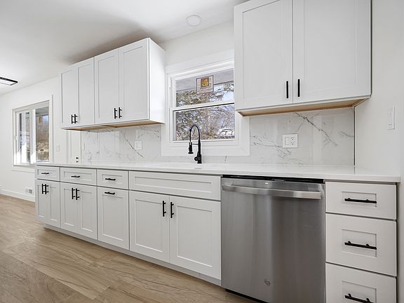 4th image of 521 Vale Ave N