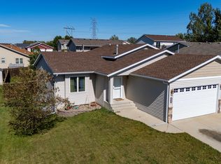 2506 La Corte Pl, Bismarck, ND 58503