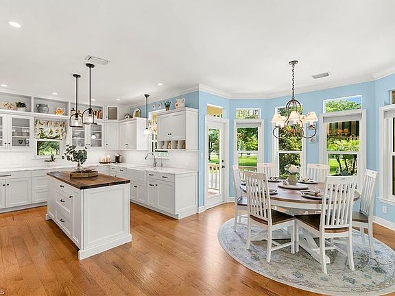 3rd image of 6460 Hidden Oaks LN