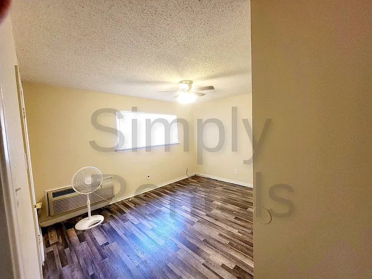 202 Park Cir — Photo 9