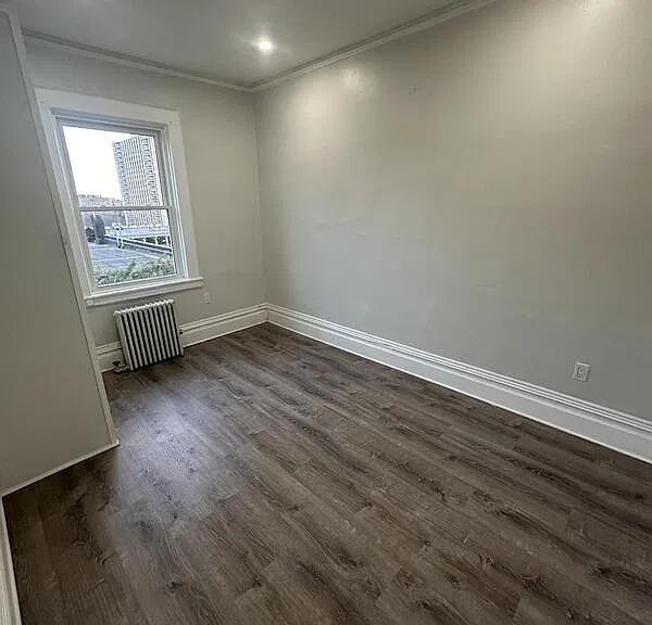 115 5th Ave S #4 — Photo 4