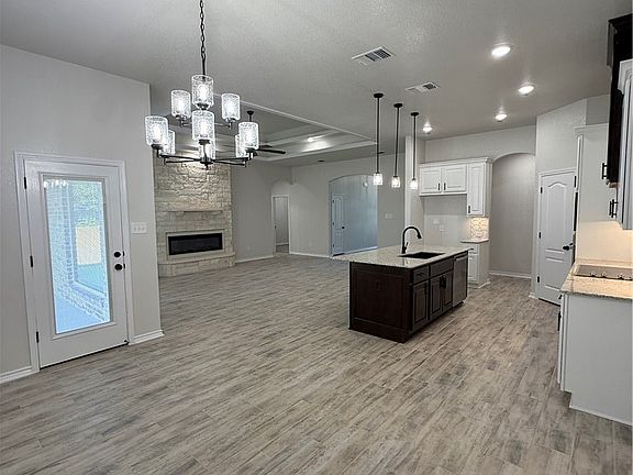 4th image of 8901 Ridge Crest Dr