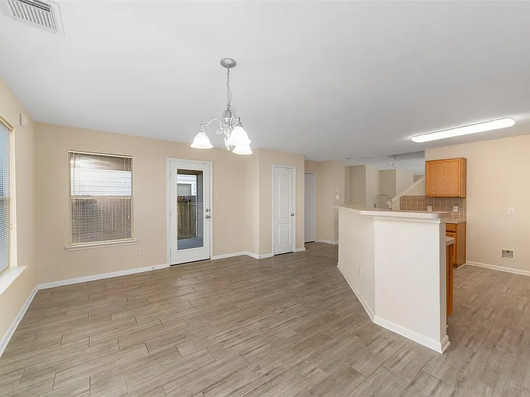 311 Remington Creek Dr — Photo 2